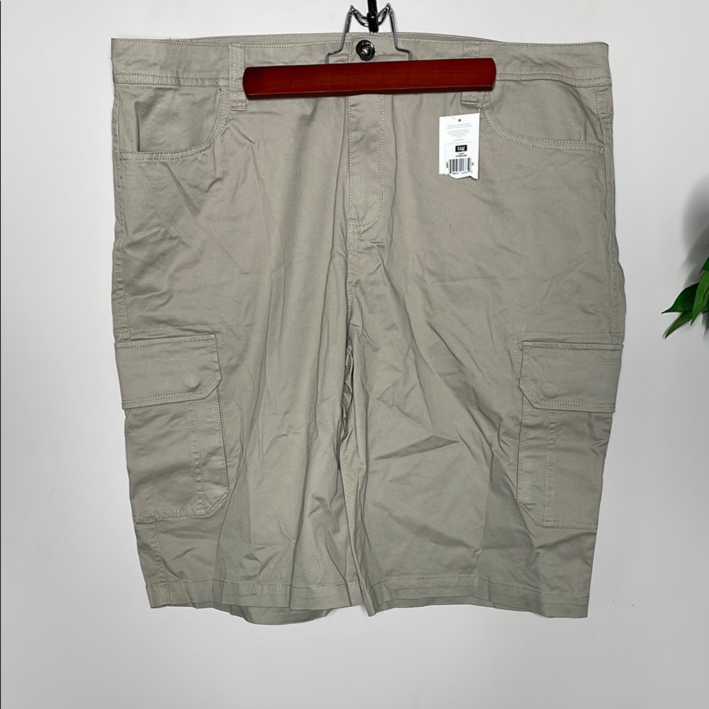 Tag Tan Cargo Shorts Relaxed Fit